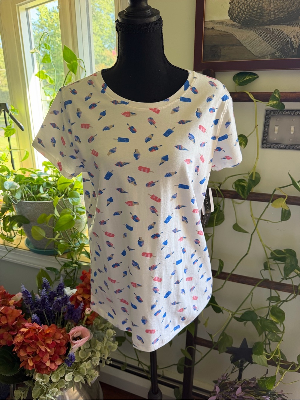 Preswick & Moore White Short Sleeve Scoop Neck Top with Pink & Blue Mini Print